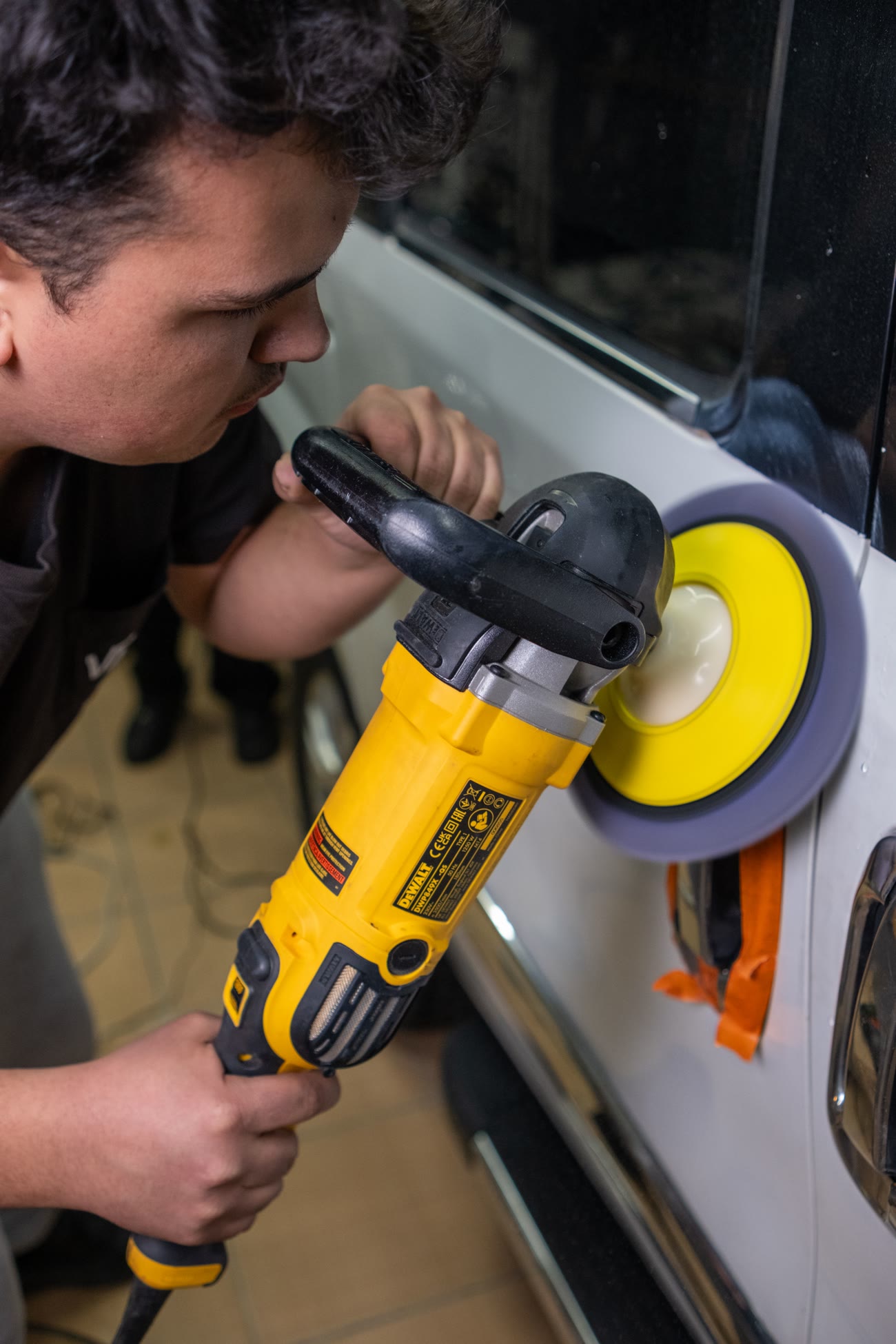 Machine polishing a car with a DA polisher
